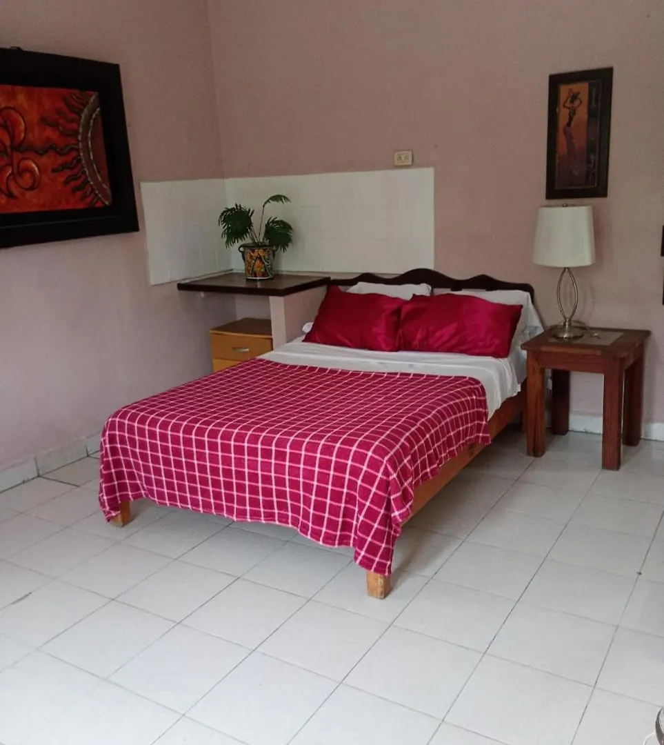 Apartamento en planta alta, a pie de calle Cozumel